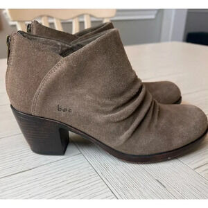 BOC brown suede heeled ankle boots.Women's sz8.5. Rear‎ zipper.2 3/4"block heel.